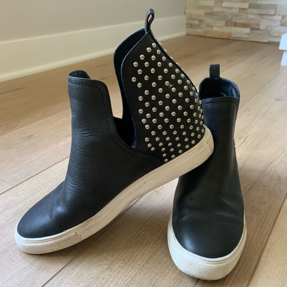 Steven by Steve Madden Chloey casual slip on 8.5 hidden heel about 1 inch